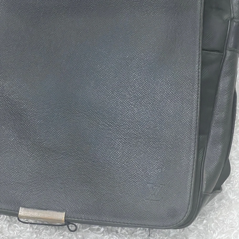 Louis Vuitton Viktor Messenger Bag Taiga
